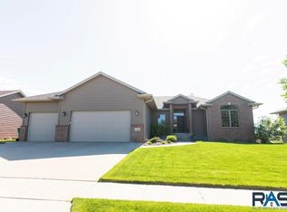 7908 S Grass Creek Dr, Sioux Falls, SD 57108