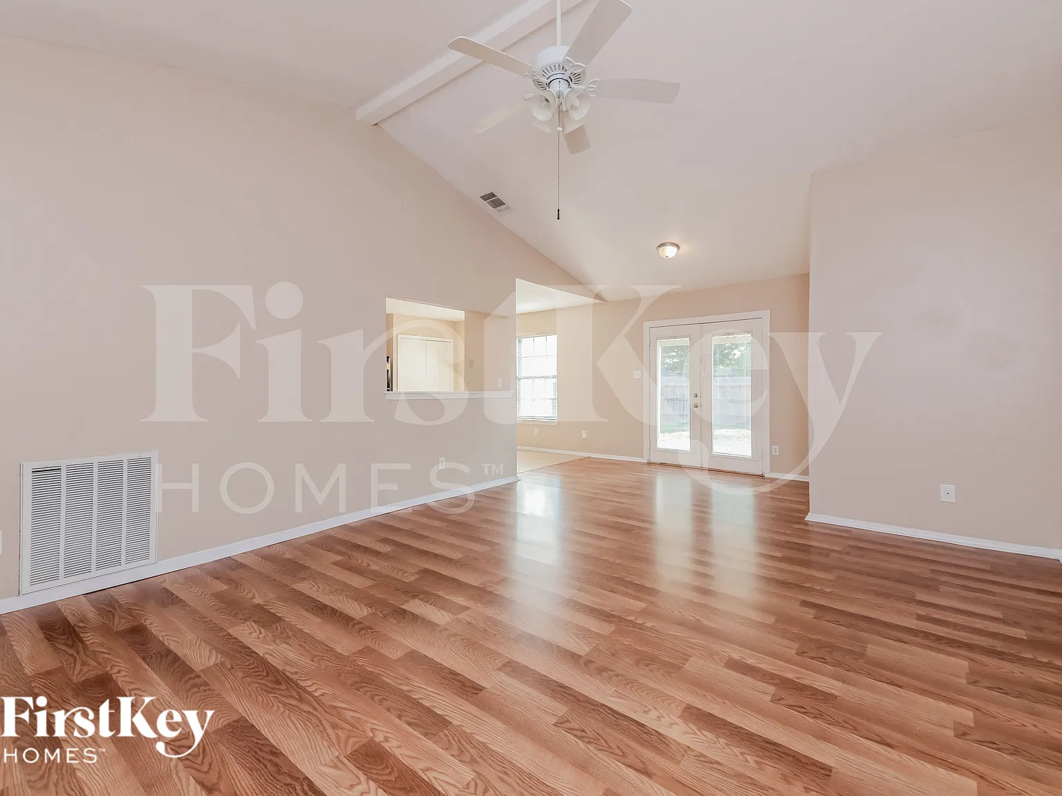 3 bed, 2.0 bath, 1271 sqft, $2,090 — Photo 3