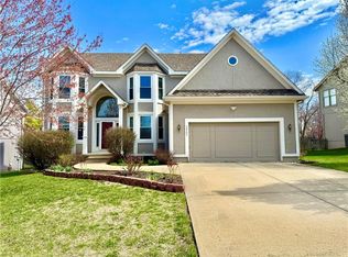 13705 Manor Rd, Leawood, KS 66224