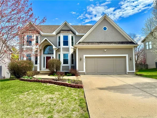 13705 Manor Rd, Leawood, KS 66224