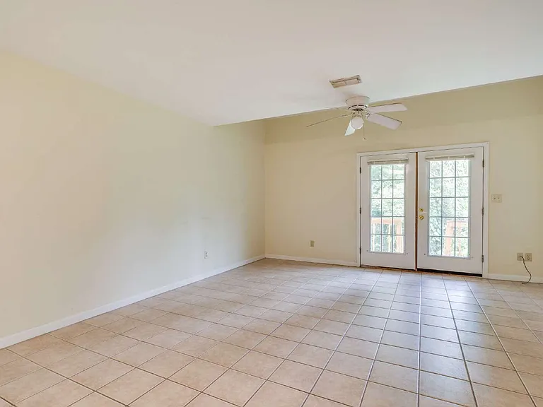 840 W Georgia St #B — Photo 5