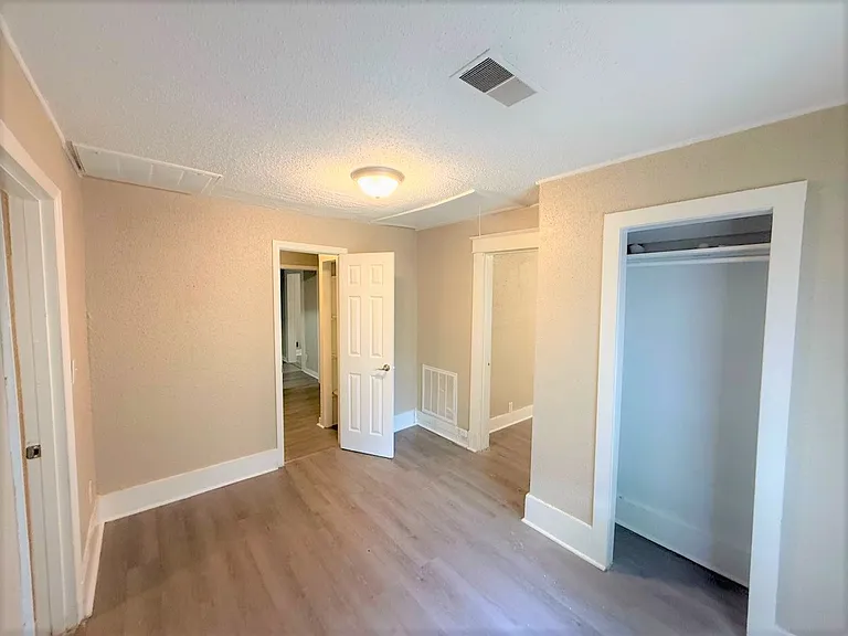 2673 Midland Ave — Photo 10