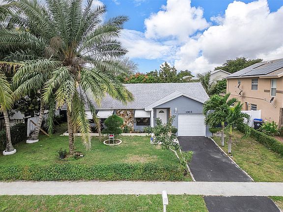 3rd image of 1902 SW 82nd Terrace