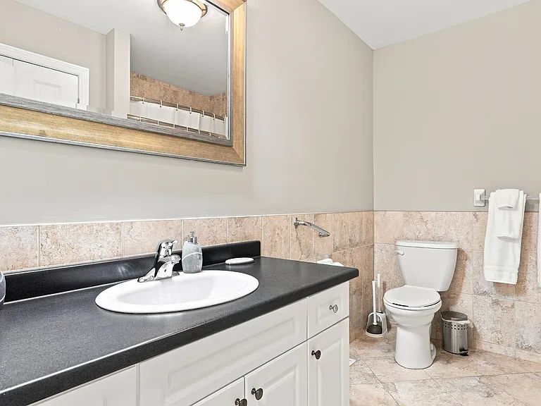 240 Lakeshore Rd #1 — Photo 16