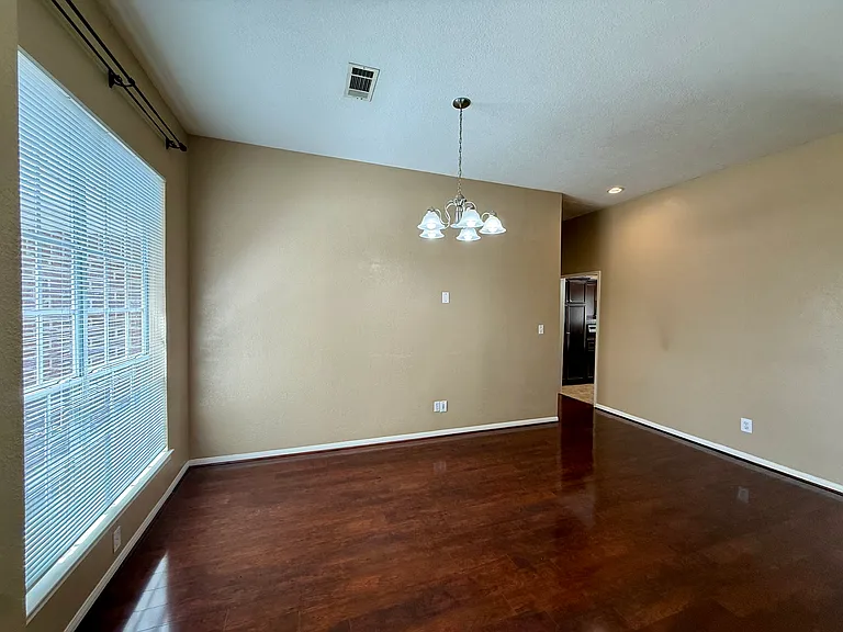 2160 Wildflower Dr — Photo 4