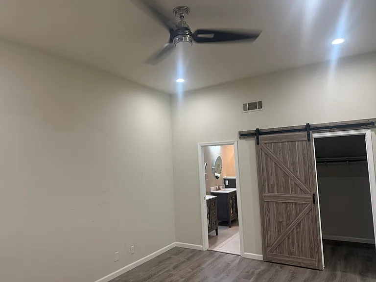 207 Round House Pl — Photo 8