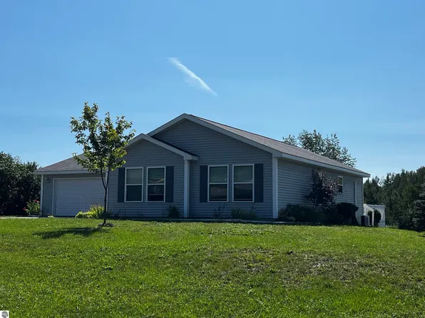 3317 Blair Valley Rd, Traverse City, MI 49685