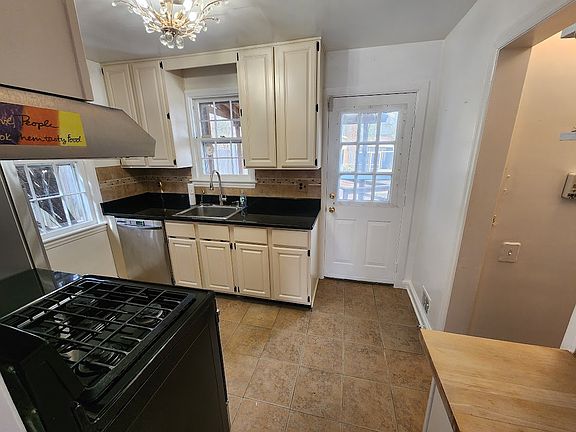 5th image of 4504 Albion Rd