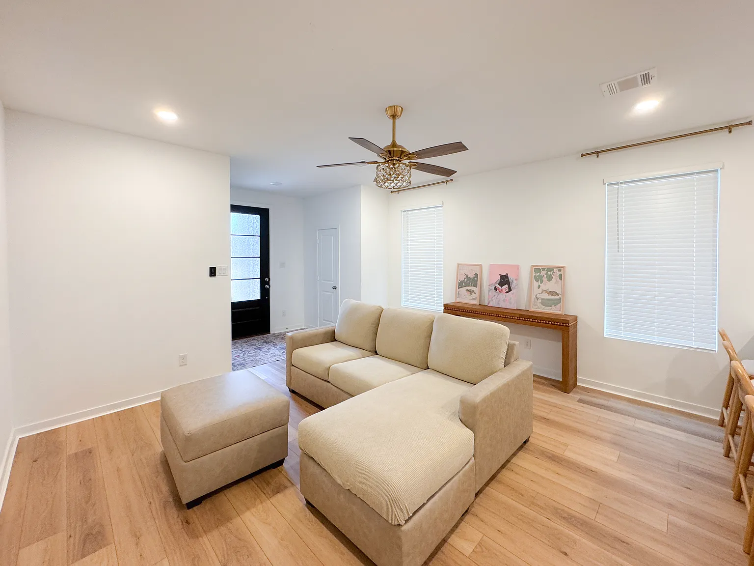 3 bed, 1572 sqft, $2,300 — Photo 3