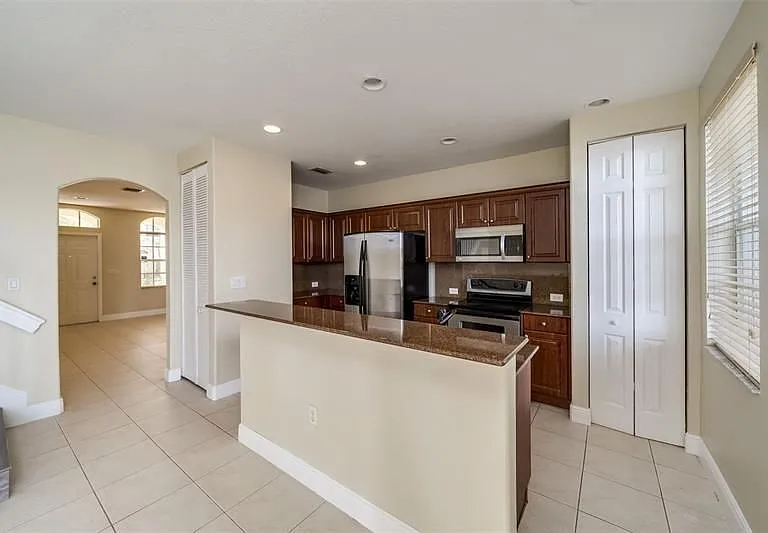 2761 SW 85th Ave — Photo 1