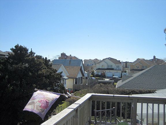 3rd image of 710 W Olive St