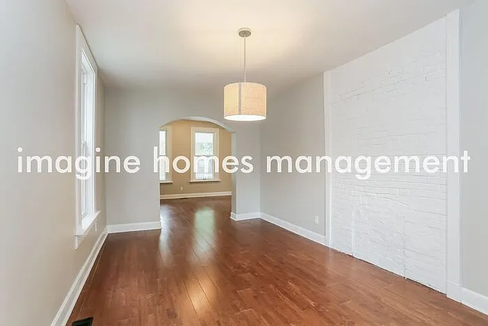 627 Oakwood Ave — Photo 3