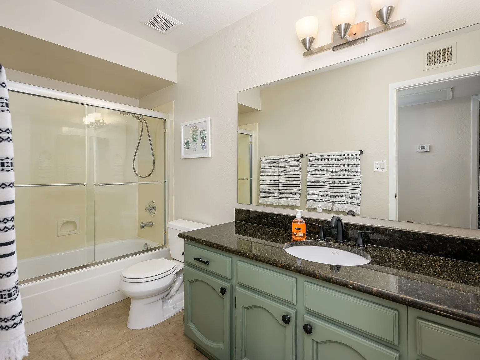 E Winchcomb Dr, Scottsdale — Photo 2
