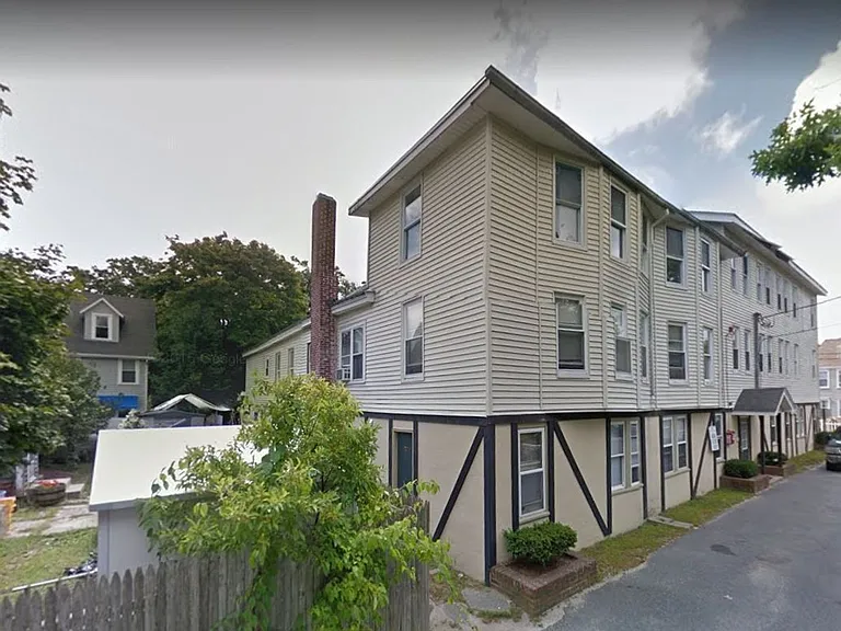 54 Longwood Ave — Photo 9
