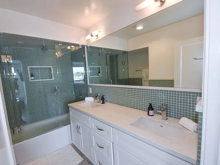 1710 Avenida Del Mundo #108 — Photo 11