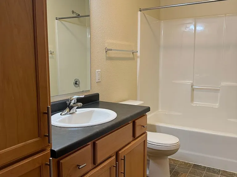 West Lake II Apartments — Photo 66