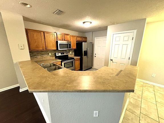 3rd image of 8550 Argyle Business Loop Unit 605