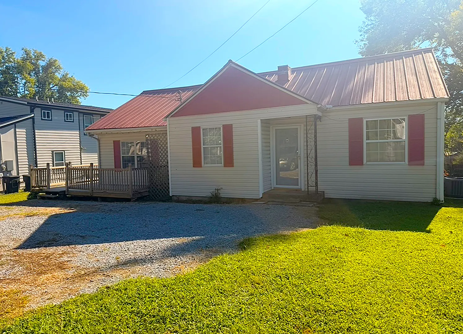 Newly Updated 1 Bed 1 Bath | Woodbine — Photo 1