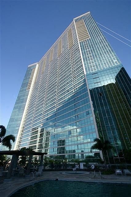 Luxury Building in Kakaako/Ala Moana