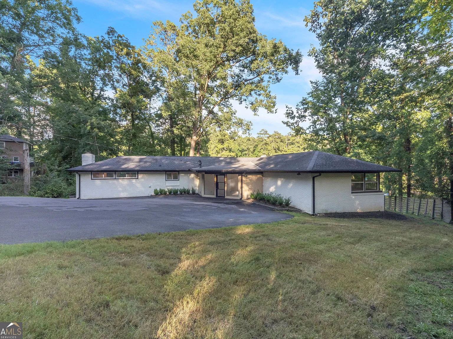 3 bed, 2.0 bath, 2680 sqft, $2,850 — Photo 3