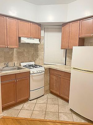 5th image of 225 W 16th St APT 4D