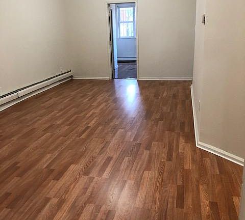 3rd image of 33 Orchard St APT 1
