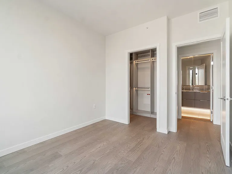 128 W 15th St #D260 — Photo 12