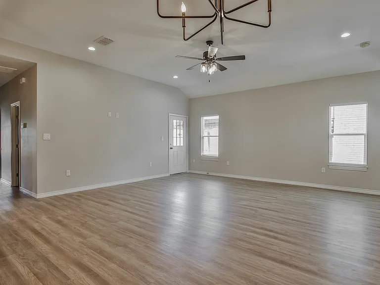 1313 Corpus Ave #B — Photo 4