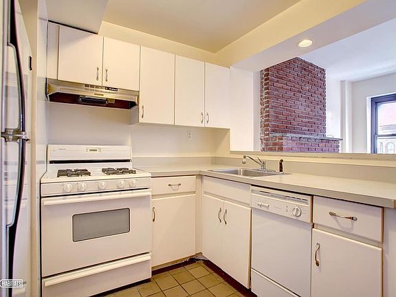 4th image of 423 Amsterdam Ave APT 5A
