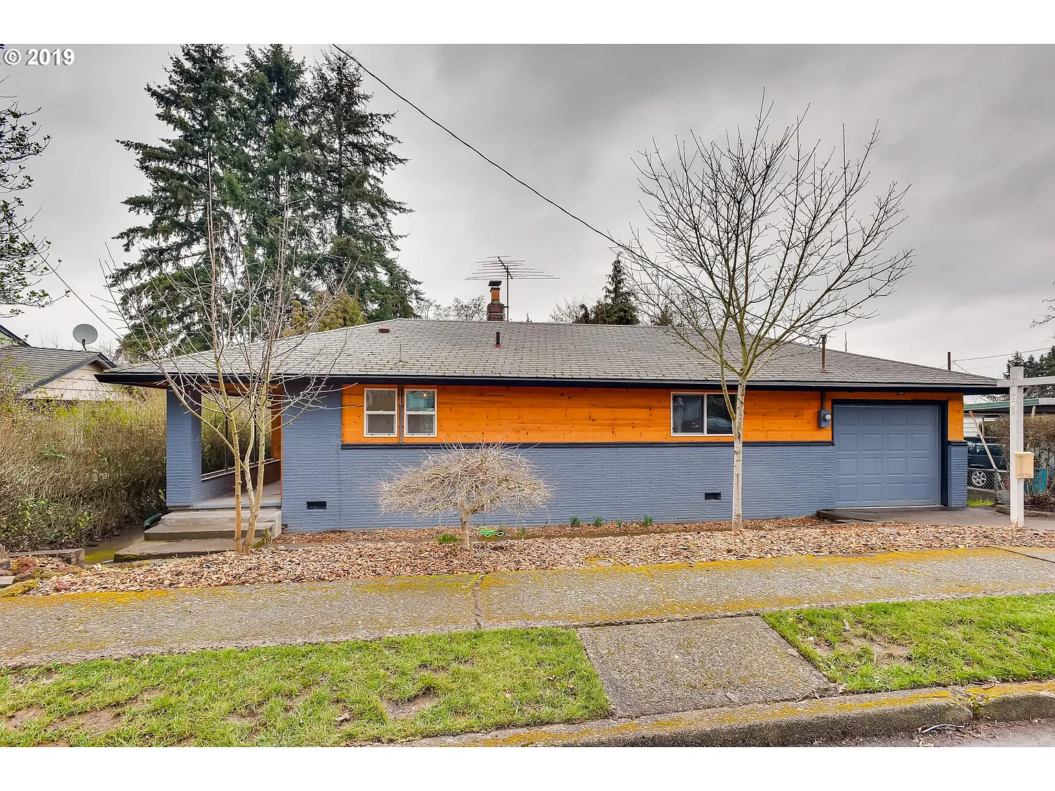3404 E McLoughlin Blvd photo 1