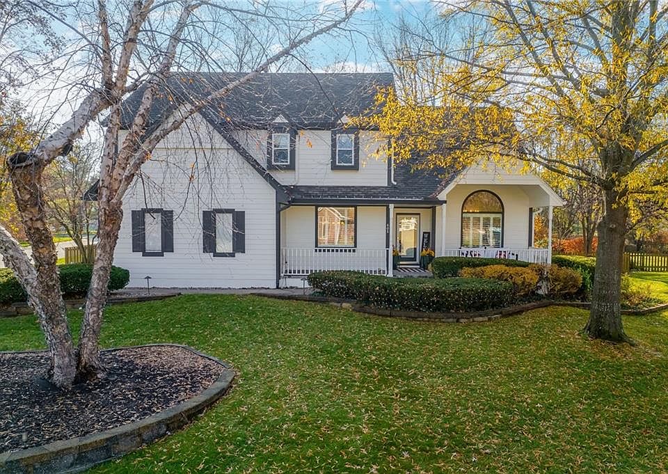 1st image of 605 NE Ashmont Pl
