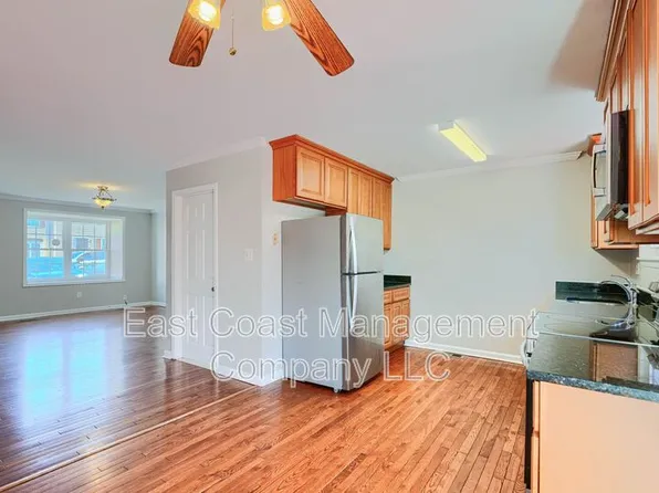 28 Ebbing Ct, Essex, MD 21221