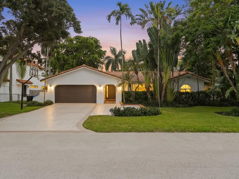 326 Seven Isles Dr — Photo 1