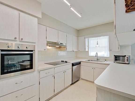 5th image of 364 Fordham Dr
