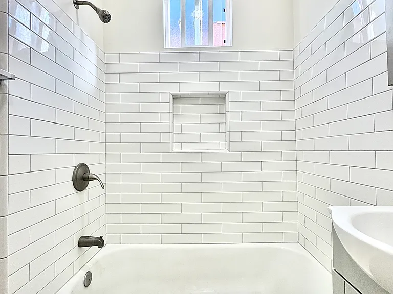 1770 Gaviota Ave — Photo 10
