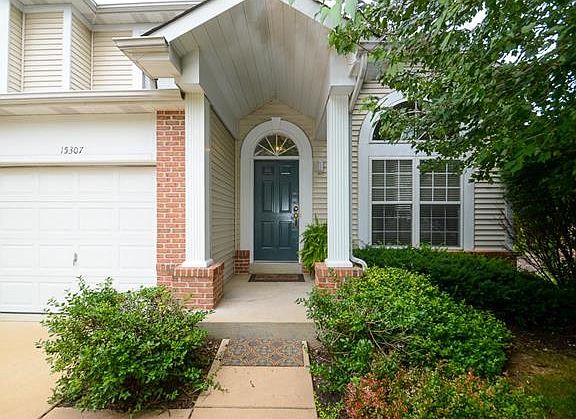 3rd image of 15307 Cambridge Cove Way