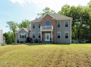 7 Maggie Ln, Shelton, CT 06484