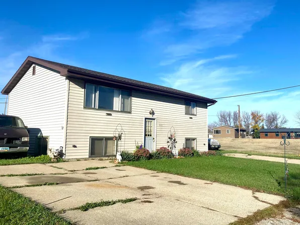 508 Parkway Dr, Burlington, ND 58722