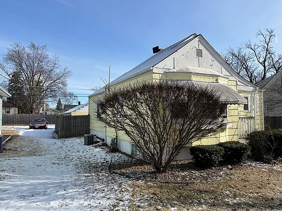 2nd image of 18251 Oakwood Ave