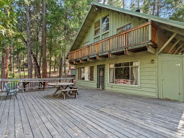 8028 Woodpecker Way, Wawona, CA 95389