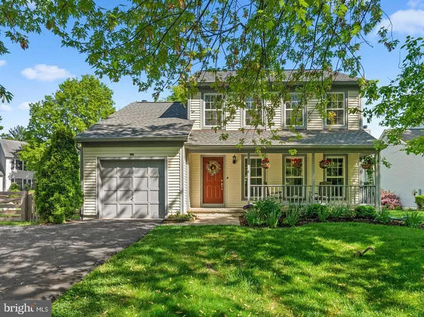 13 Newland Ct, Sterling, VA 20165