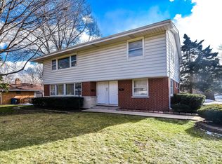 45 E Thorndale Ave, Roselle, IL 60172