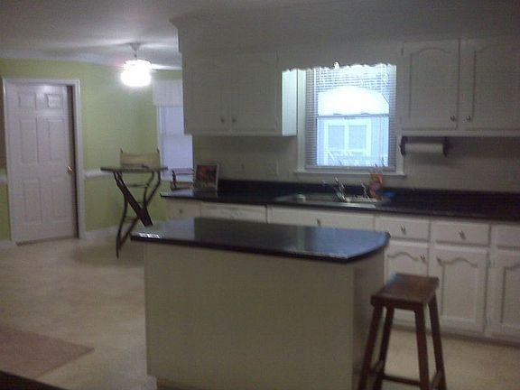5th image of 913 Baydon Ln