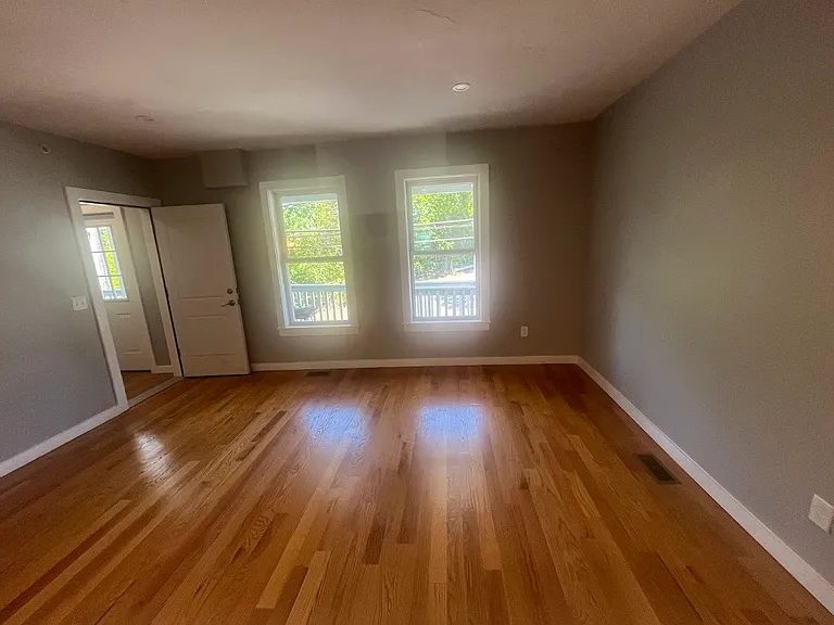 157 Oak St #1R — Photo 5