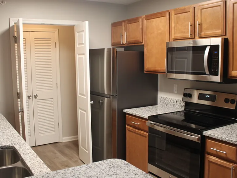 Lakeview Apartments — Photo 23