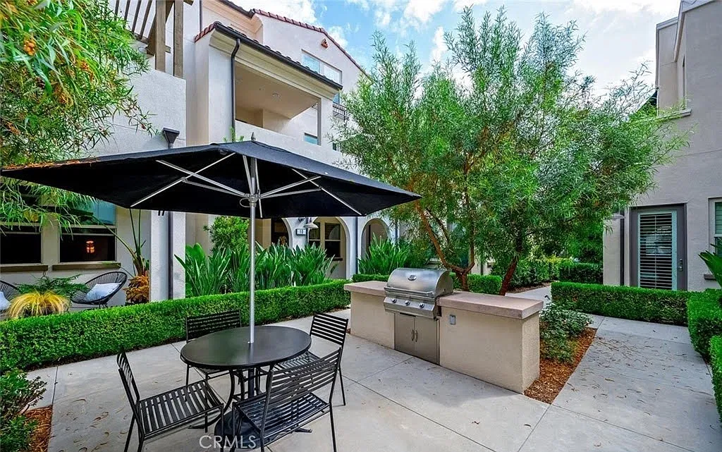 2 bed, 2.5 bath, 1464 sqft, $4,150 — Photo 3