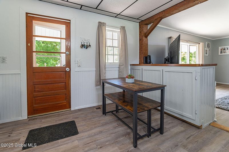 4th image of 605 Lawyersville Road
