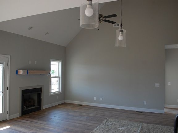 4th image of 286 Wellington Dr