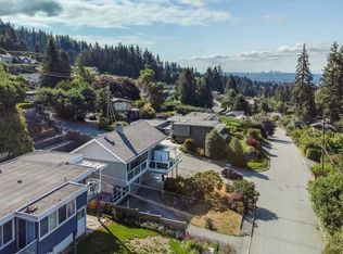 442 Monteray Ave, North Vancouver, BC V7N 3G2