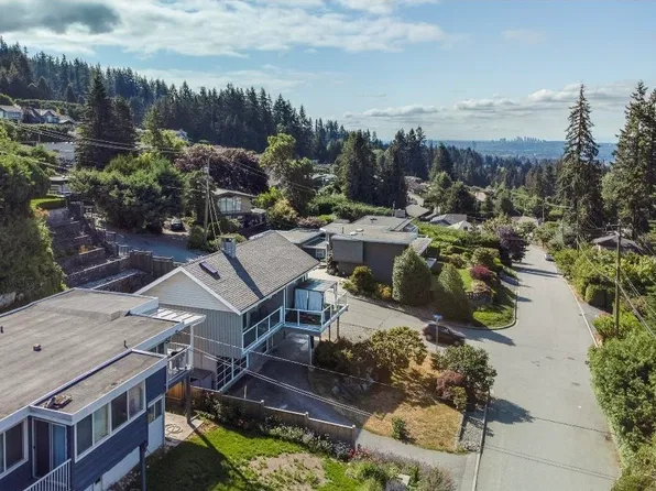 442 Monteray Ave, North Vancouver, BC V7N 3G2